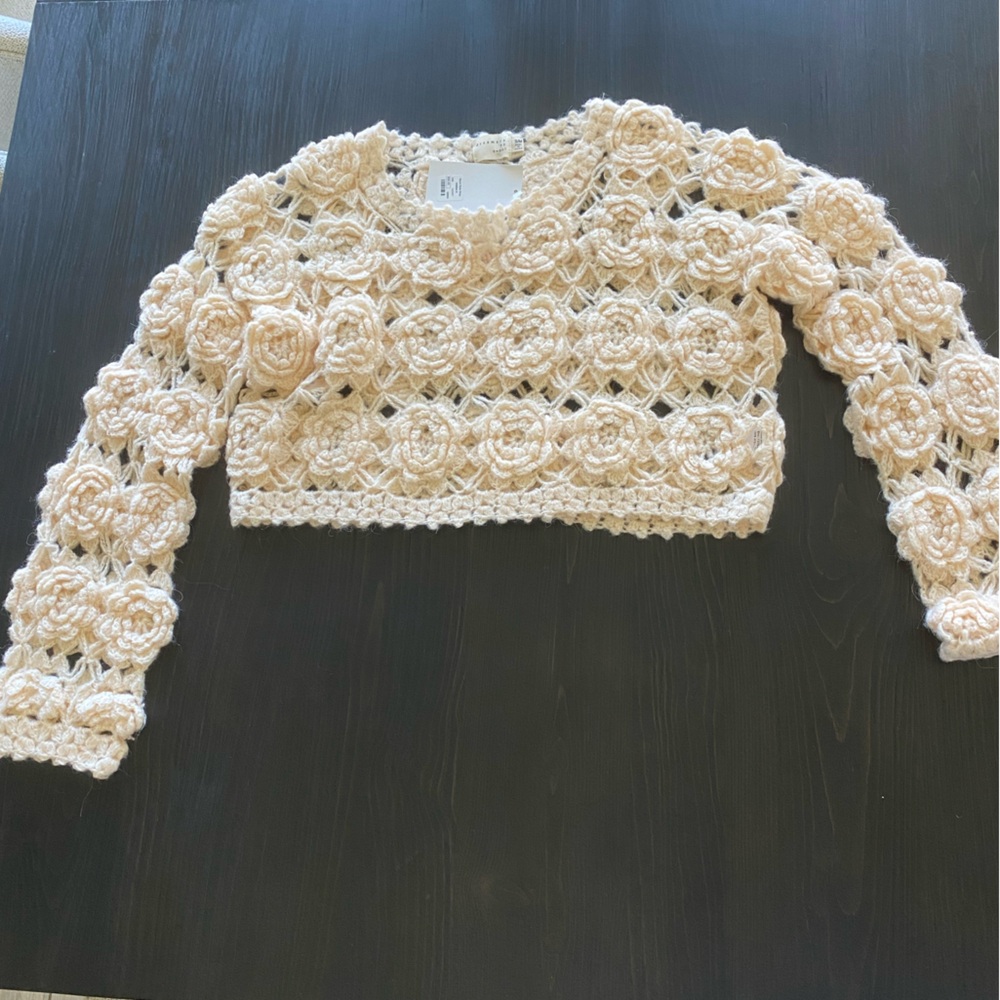 Dreamers By Debut cropped crochet flower long sleeve top size S/M